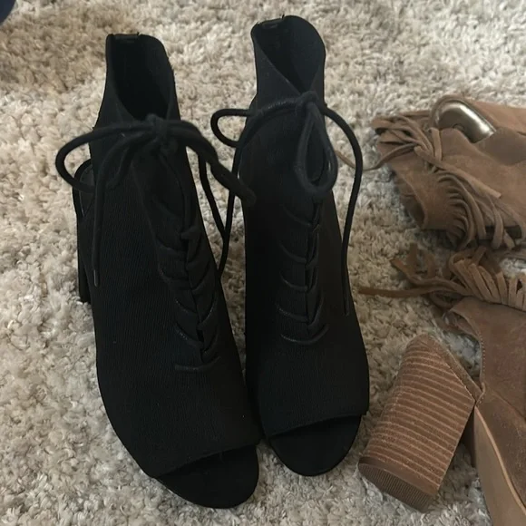 Steve Madden/ Carlos Santana open toe block heels - Picture 2 of 7